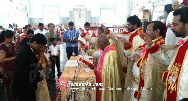 Sujith Manju Wedding Photos at Ponkunnam Church